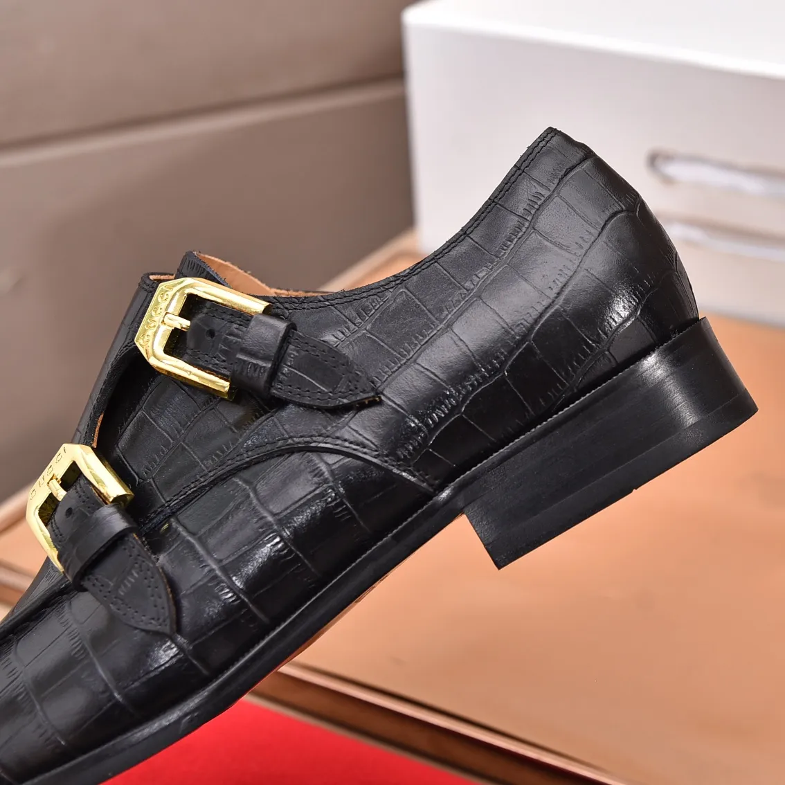 Men's shoes 💰560 (high-end, all cowhide) GUCCI high-end formal leather shoes, original imported fabrics from Italy, cowhide lining, original hardware. I believe you will be struck by it from the first moment you see it. The avant-garde atmosphere can no longer fully interpret its elegance. AAA grade rubber outsole, super comfortable. Original counter last, ensuring its original version and quality. The simple upper ensures its comfort and breathability. A pair of truly good shoes has its own unique soul, famous quality, regular size 38-44 (45 46 customized)